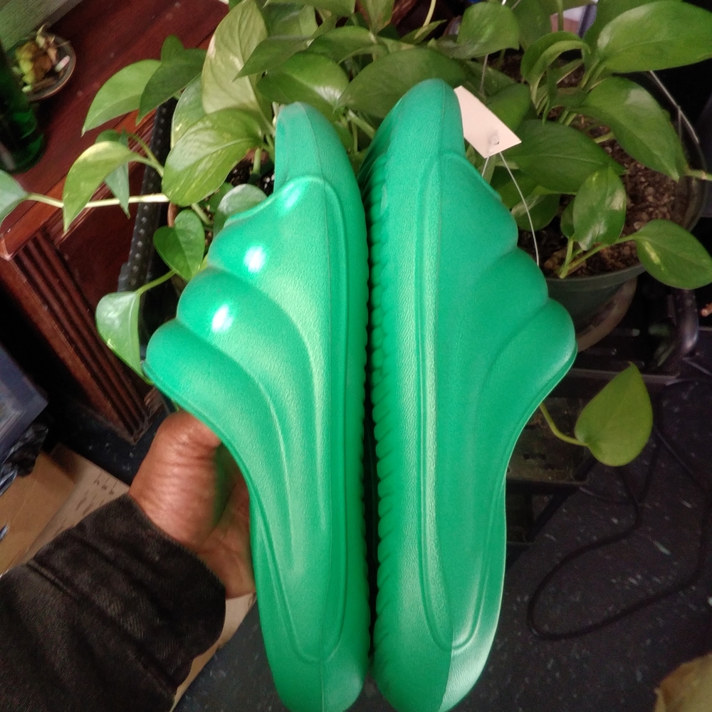 Casual Art Decoish Vibe Green Slide Sandals - Picture 3 of 10
